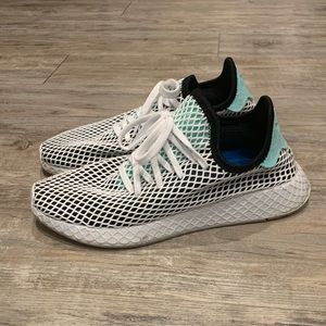 Adidas Deerupt Tennis Shoe
